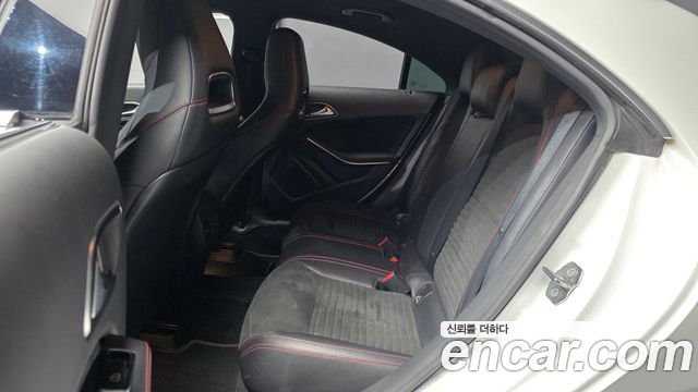 Mercedes-Benz CLA-Class CLA220 AMG Line