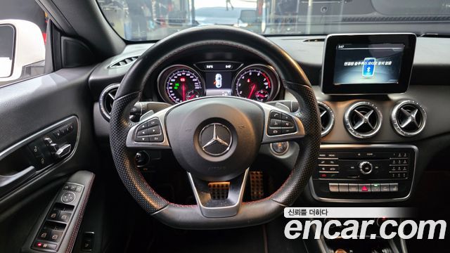 Mercedes-Benz CLA-Class CLA220 AMG Line