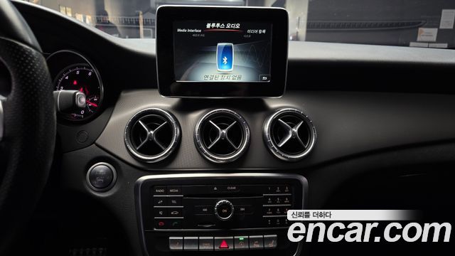 Mercedes-Benz CLA-Class CLA220 AMG Line