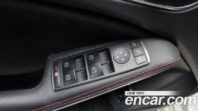 Mercedes-Benz CLA-Class CLA220 AMG Line