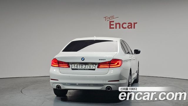 BMW 5-Series 520i Luxury