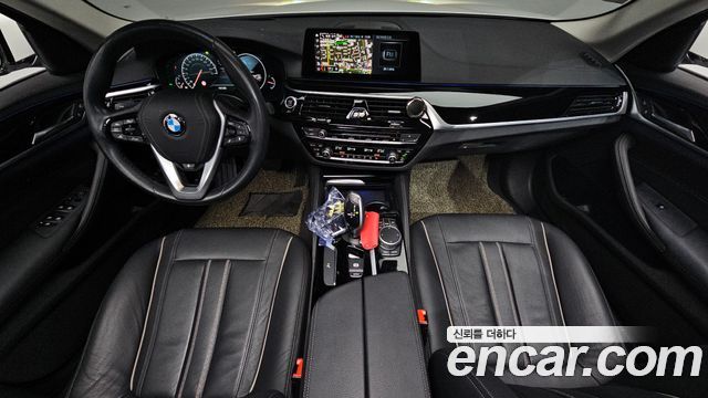 BMW 5-Series 520i Luxury