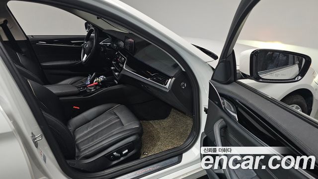 BMW 5-Series 520i Luxury