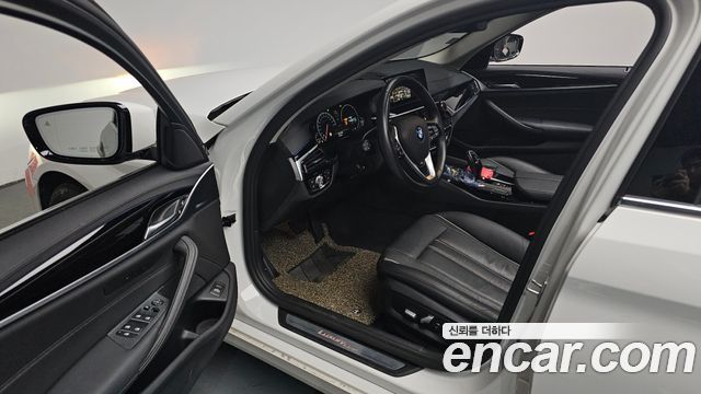 BMW 5-Series 520i Luxury