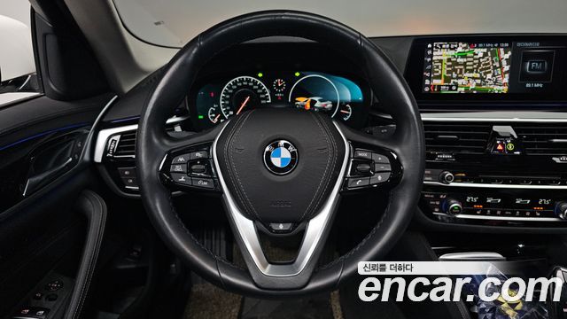 BMW 5-Series 520i Luxury