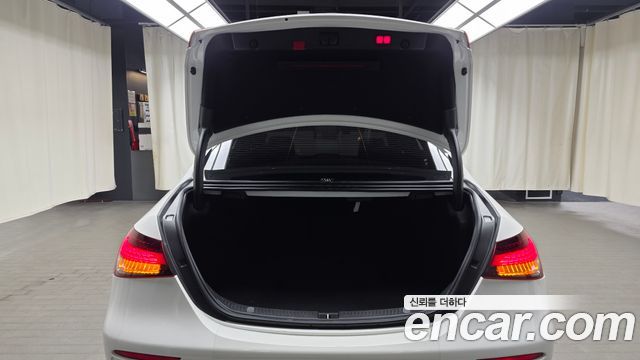 Mercedes-Benz E-Class E350 4MATIC AMG Line