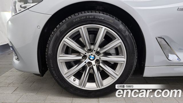 BMW 5-Series 520i Luxury