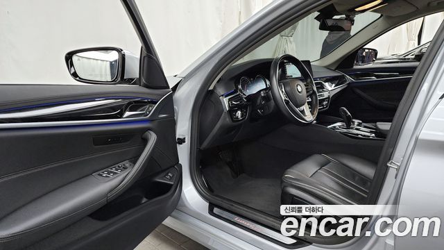 BMW 5-Series 520i Luxury
