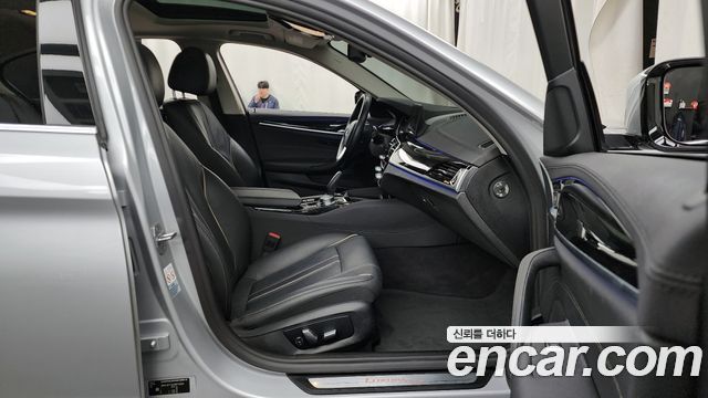 BMW 5-Series 520i Luxury