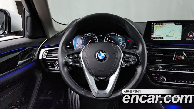 BMW 5-Series 520i Luxury