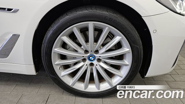 BMW 5-Series 530e Luxury