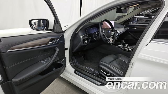 BMW 5-Series 530e Luxury
