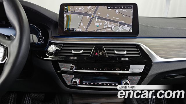 BMW 5-Series 530e Luxury