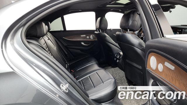 Mercedes-Benz E-Class E300e 4MATIC Exclusive