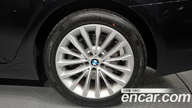 BMW 5-Series 530i Luxury