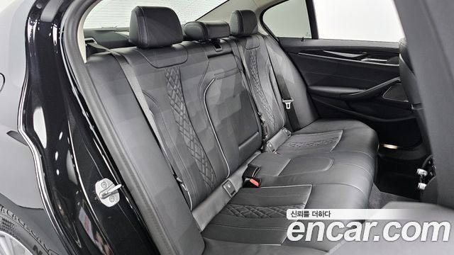 BMW 5-Series 530i Luxury