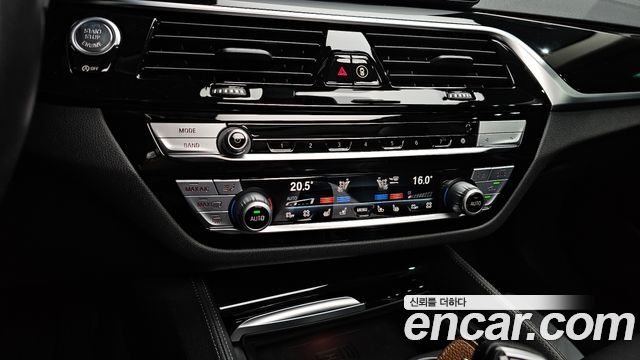 BMW 5-Series 530i Luxury