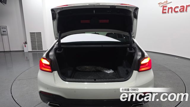 BMW 5-Series 530i M Sport Package Plus
