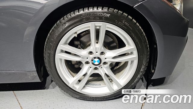BMW 3-Series 330i M Sport Shadow