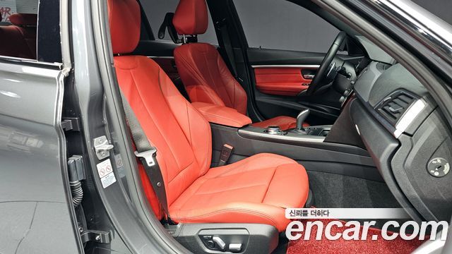 BMW 3-Series 330i M Sport Shadow