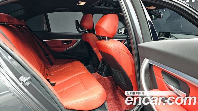 BMW 3-Series 330i M Sport Shadow