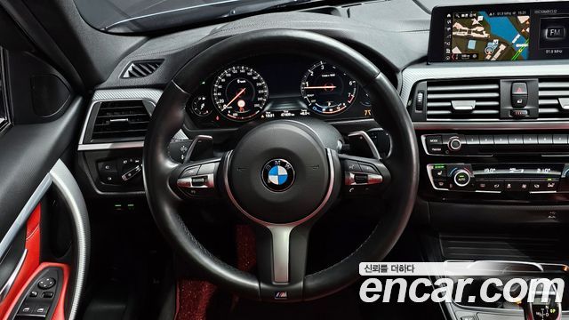 BMW 3-Series 330i M Sport Shadow