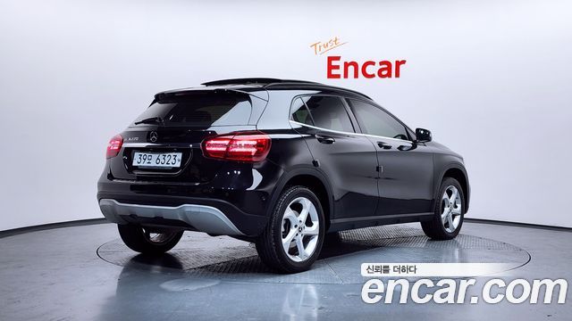 Mercedes-Benz GLA-Class GLA220