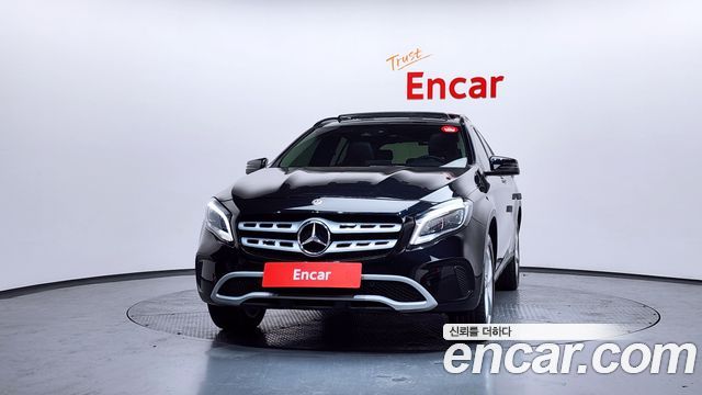 Mercedes-Benz GLA-Class GLA220