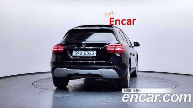 Mercedes-Benz GLA-Class GLA220