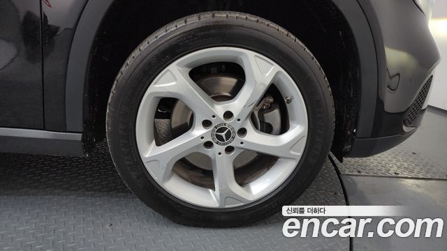 Mercedes-Benz GLA-Class GLA220