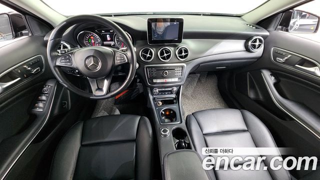 Mercedes-Benz GLA-Class GLA220