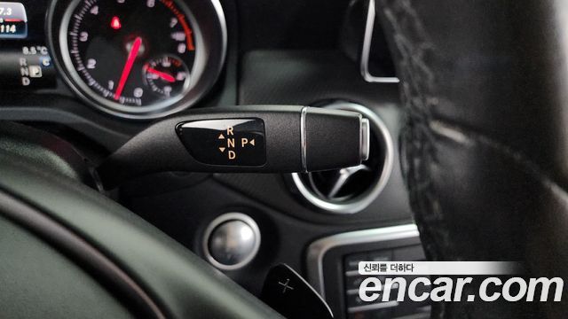Mercedes-Benz GLA-Class GLA220