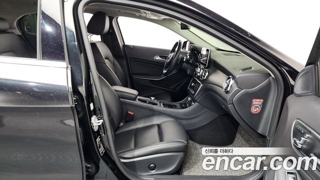 Mercedes-Benz GLA-Class GLA220