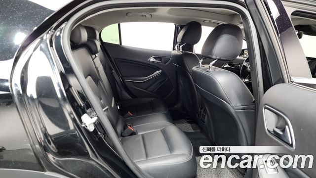Mercedes-Benz GLA-Class GLA220