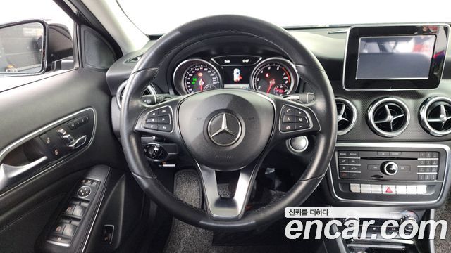 Mercedes-Benz GLA-Class GLA220