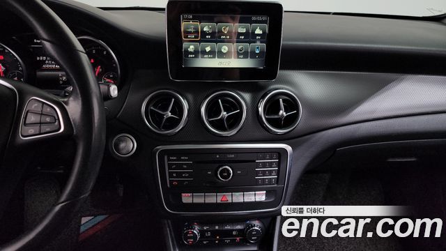 Mercedes-Benz GLA-Class GLA220