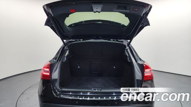 Mercedes-Benz GLA-Class GLA220