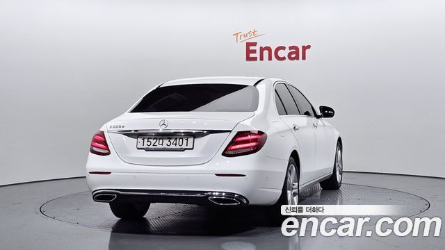 Mercedes-Benz E-Class E220d Avantgarde