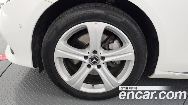 Mercedes-Benz E-Class E220d Avantgarde