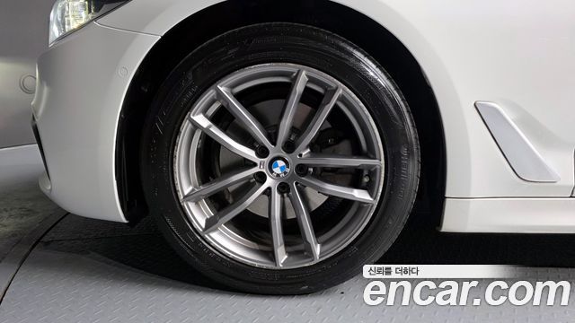 BMW 5-Series 520d xDrive M Sport Package