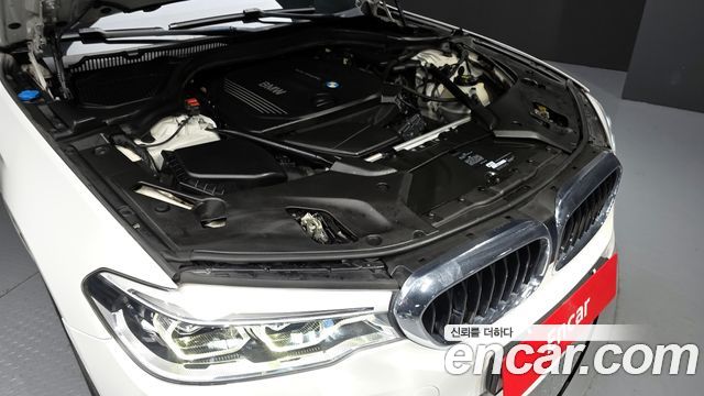 BMW 5-Series 520d xDrive M Sport Package