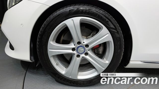 Mercedes-Benz E-Class E220d Avantgarde