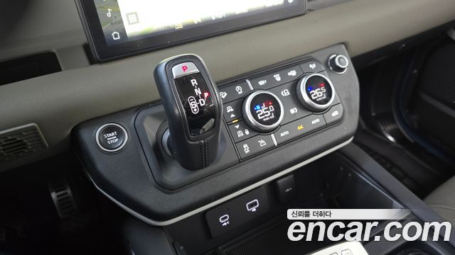 Land Rover Defender 110 D250 SE