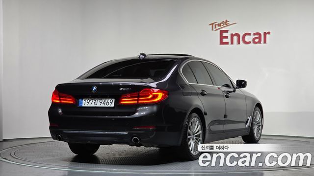 BMW 5-Series 520i Luxury