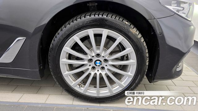 BMW 5-Series 520i Luxury