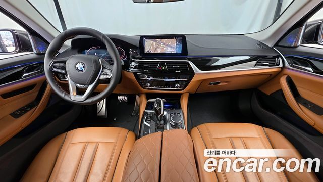 BMW 5-Series 520i Luxury