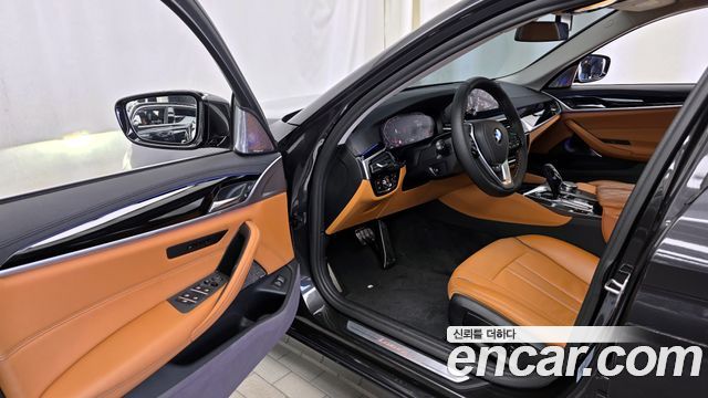 BMW 5-Series 520i Luxury