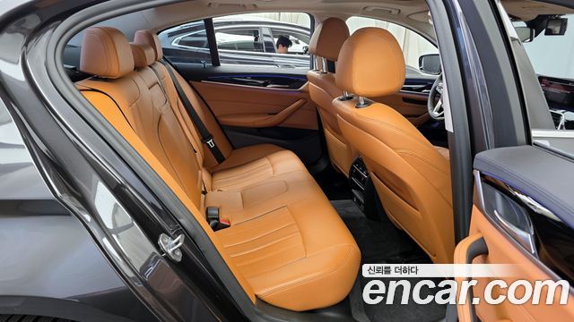 BMW 5-Series 520i Luxury