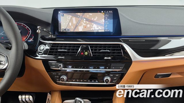 BMW 5-Series 520i Luxury