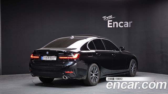 BMW 3-Series 320i